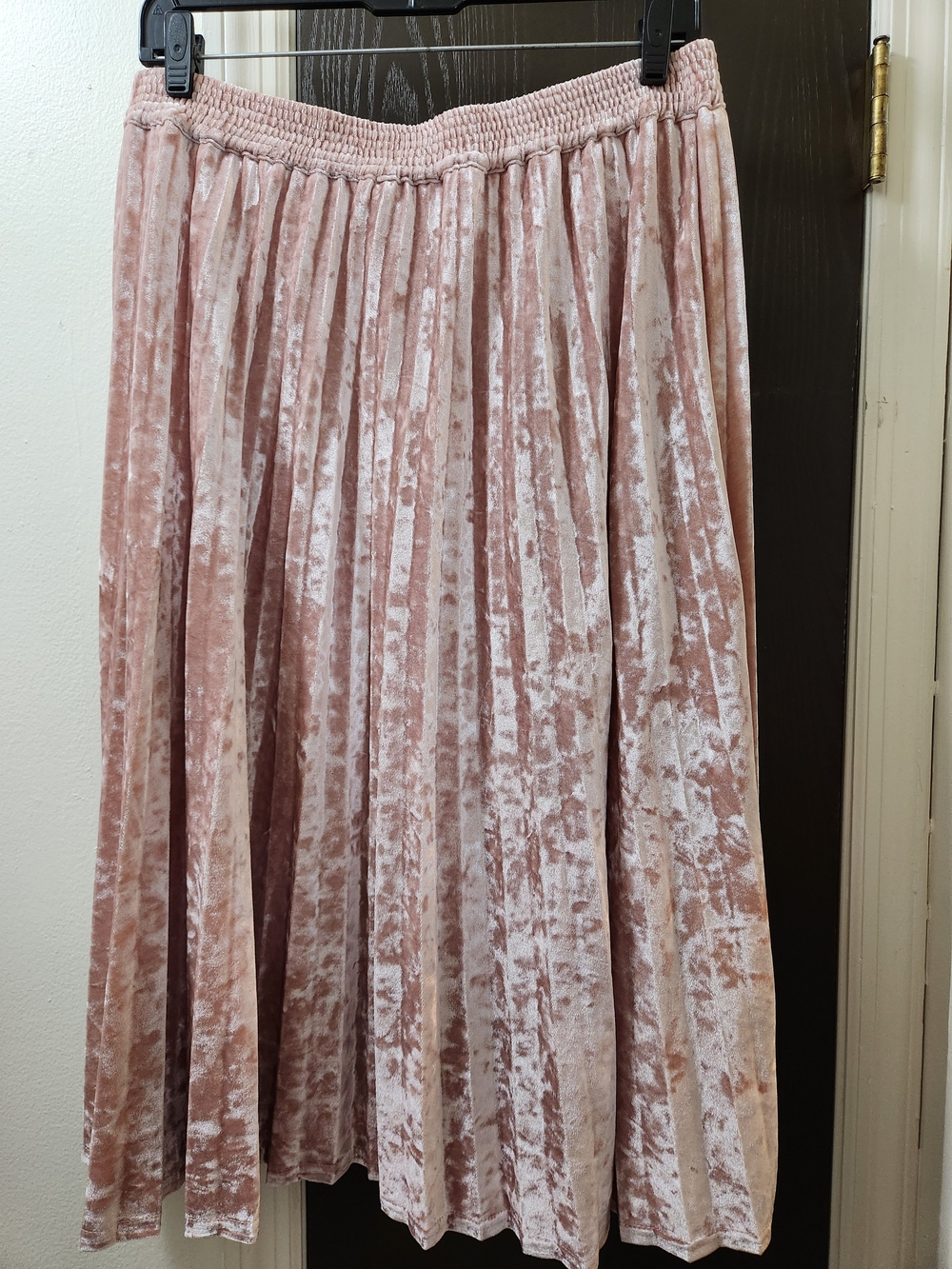 a new day Crushed Velvet Pleated Midi Skirt in Blush Pink
